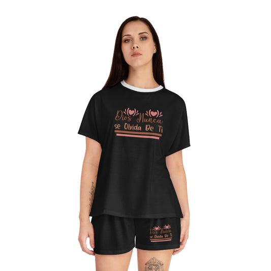 DIOS NUNCA SE OLVIDA DE TI CHRISTIAN SPANISH WOMEN'S SHORT PAJAMAS SET Printify