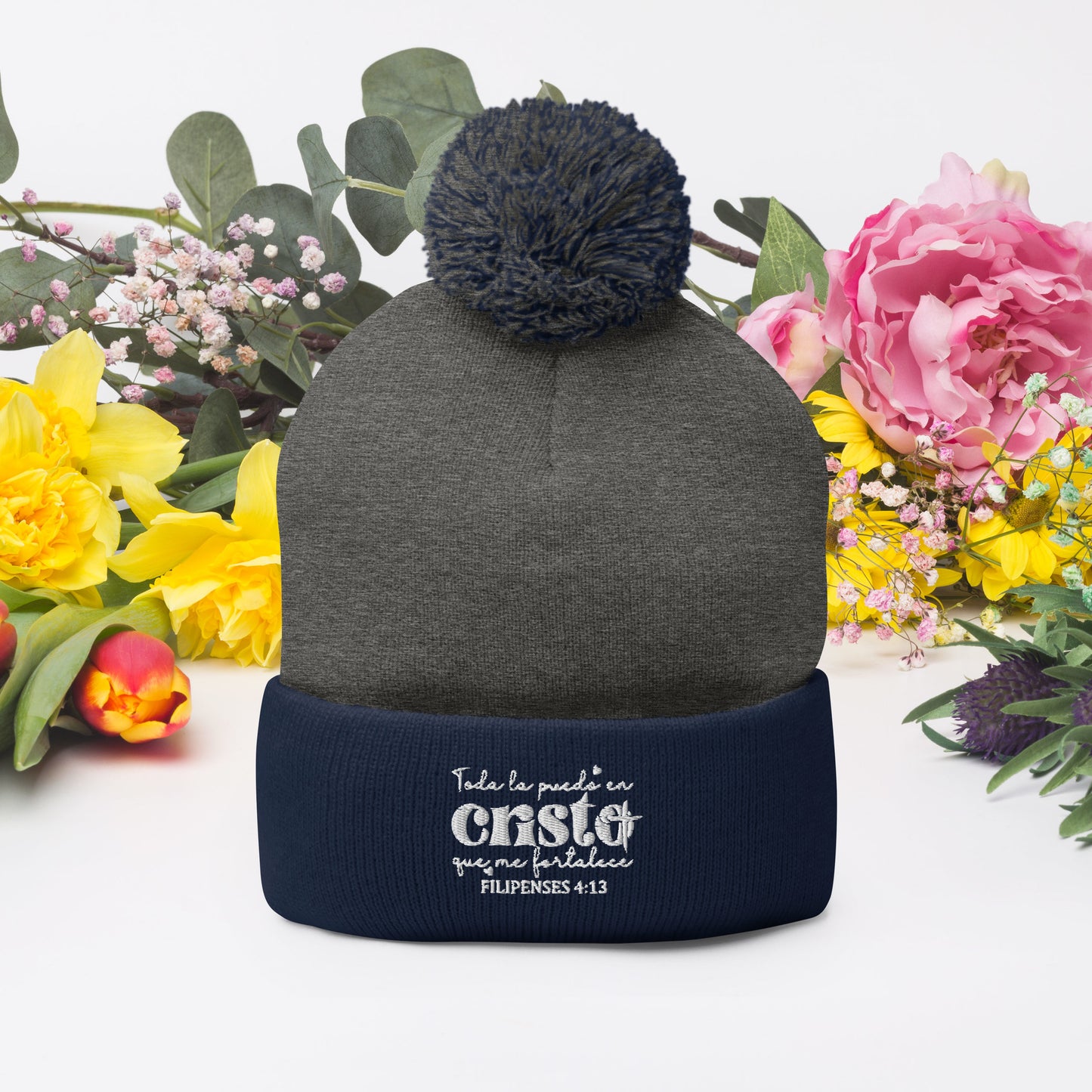 Todo La Puedo En Cristo Que Me Fortalece Spanish Christian Pom-Pom Beanie